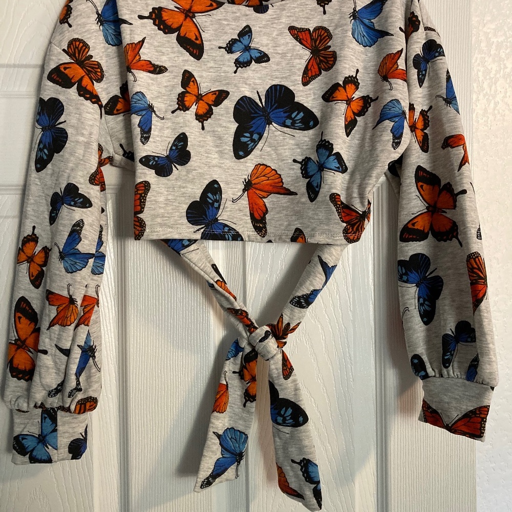 Beautiful & Soft Lantern Sleeve Butterfly 🦋 sweater